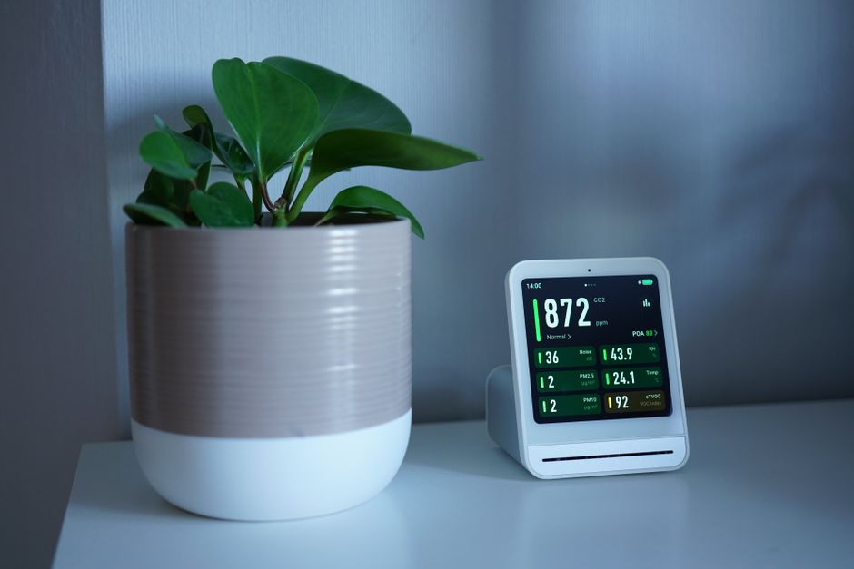 Home energy monitor displaying solar power production